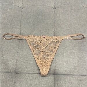 VICTORIA’S SECRET THONG SZ L Elegant Lace Tan Thong with bling